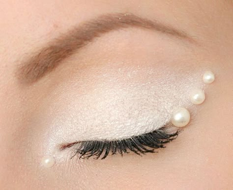 Pearls On Makeup, Eye Looks With Pearls, White Pearl Makeup Looks, Mermaid Makeup Pearls, Pearls On Eyes, Aphrodite Makeup Look, Pearls Eye Makeup, Pearl Face Makeup, Eye Makeup Pearls