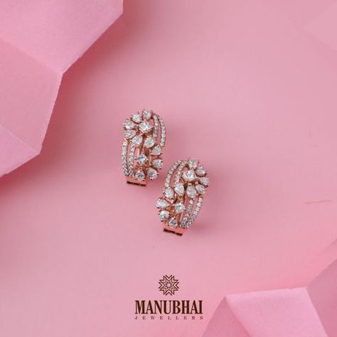 Diamond Earrings Indian, Real Diamond Earrings, Diamond Tops, Round Diamond Earrings, Crystals Beautiful, Diamond Earrings Design, Dazzling Earrings, Diamond Pendant Sets, Gold Jewelry Earrings