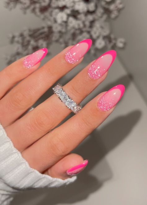 20 Best Barbie Nails to Inspire You Neon Glitter Nails, Pink Sparkle Nails, Pink Sparkly Nails, Sparkly Nail Designs, Valentine Nails Pink, Barbie Pink Nails, Shiny Nails Designs, Neon Pink Nails, Barbie Nails