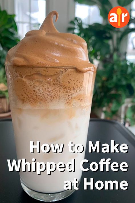 Brown Drinks, Whipped Coffee Recipe, Low Sugar Drinks, Birth Recovery, Drink At Home, Whipped Coffee, Creamy Coffee, Vegan Drinks, Bulletproof Coffee