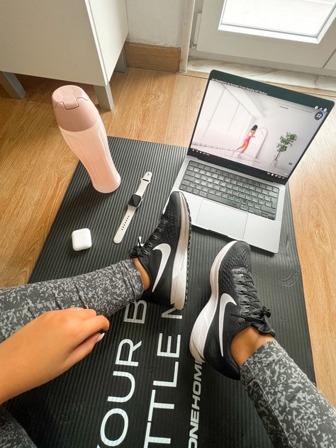 Workout Aesthetic Home, Home Exercise Aesthetic, Working Out At Home Aesthetic, Hiit Aesthetic, At Home Workout Aesthetic, Home Workout Aesthetic, Wallpaper Hot, 2024 Manifestation, Hiit At Home