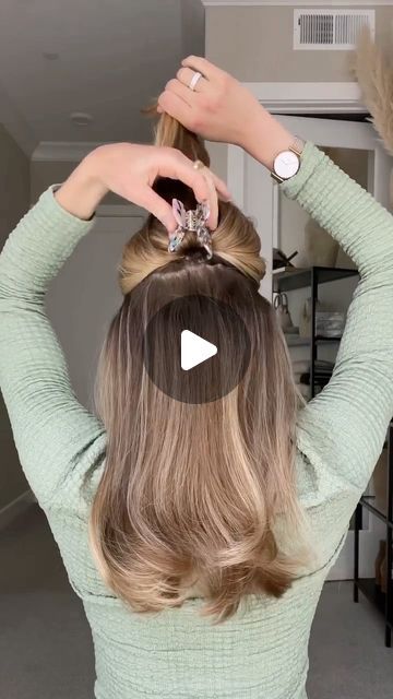 Half Up Half Down Hair With A Clip, Half Up Half Down Mini Claw Clip, Half Up Half Down With Hair Clip, Half Up Hair With Clip, Half Up Half Down Hair With Claw Clip, Half Up Hair With Claw Clip, Half Up Half Down Clip Hairstyles, Half Up Half Down With Clip, Half Up Half Down Hair With Clip