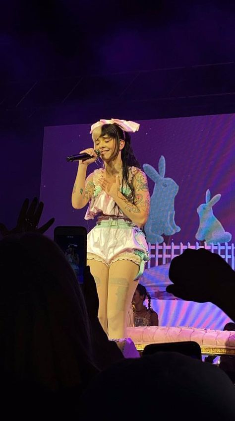 Melanie Martinez Concert Photos, Concert Melanie Martinez, Melanie Martinez 2023, Melanie Martinez Tour, Melanie Concert, Melanie Martinez Concert, Melanie Martinez Photography, Quirky Fashion, Pose Reference Photo