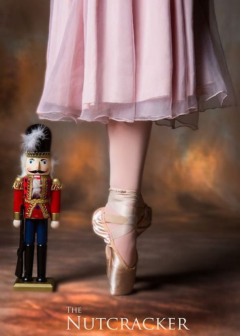 El cascanueces :) Nutcracker Barbie, Classic Dance, Enchanted Christmas, Isadora Duncan, Ballet Posters, Ballet Academy, Sugar Plum Fairy, Music Life, Nutcracker Ballet