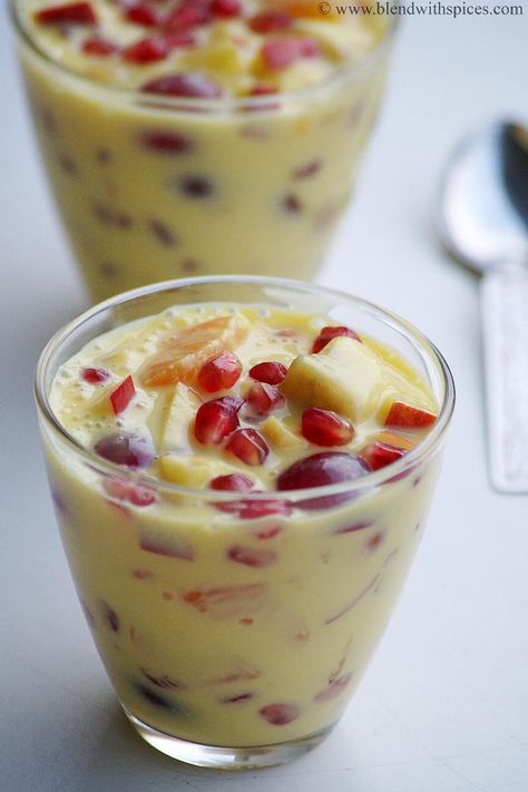 Fruit Custard Recipe, Puding Roti, Fruit Custard, Custard Recipe, Pani Puri, Dessert Aux Fruits, Gulab Jamun, Custard Recipes, Desserts Vegan