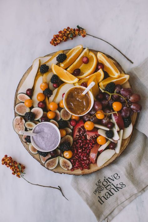 Fall Fruit Tray | The Blondielocks | Life + Style Fall Fruit Tray, Thanksgiving Fruit, Fall Fruit, Fruit Platter Designs, Healthy Party Food, Winter Fruit, Fall Colours, Fall Fruits, Charcuterie Recipes