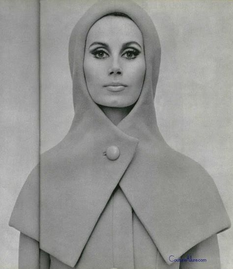 I like this silhouette for a knitted item. it would take care of both the hat and the scarf at once. cheers, dana as seen on Couture Allure Vintage Fashion: Guy Laroche Coat - 1964 Futuristic Vintage, Space Age Fashion, Fashion Study, Jerry Hall, Jean Shrimpton, Space Fashion, Design Sketchbook, Outfit Street, Fashion 1960s