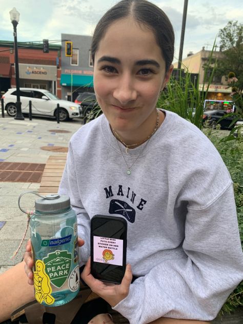 Granola Water Bottle, Nalgene Water Bottle Aesthetic, Granola Couple, Hiking Picture Ideas, Summer Camp Aesthetic, Nalgene Water Bottle, Granola Aesthetic, Water Aesthetic, Camping Aesthetic