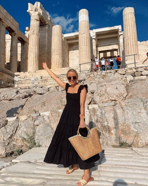 Athens Travel Guide Athens Holiday Outfits, Walking Around Greece Outfit, Athens Fashion Street Styles, Athens Summer Outfit, Medeteranian Cruise Outfits, Outfit Inspo For Greece, Athens Outfits Summer, Athens Outfit Ideas Summer, Outfits For Athens Greece