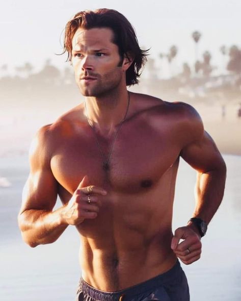 Jared Padalecki Body, Jared Padalecki Shirtless, Jared Supernatural, Men Pictures, Jensen Ackles Jared Padalecki, Supernatural Sam, Winchester Brothers, Sam Winchester, Jared Padalecki