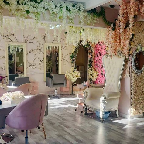 Floral spring salon decor inspo for your salon, spa, or beauty business from 📷IG: ellebellesbeaut 🌷 Save this to your salon decor inspo board to give your clients the garden, fairytale-like salon experience of their dreams 💭 Dreamy Garden, Inspo Board, Salon Decor, Beauty Business, Floral Hair, Spring Floral, Instagram A, Hair Salon, Fairy Tales