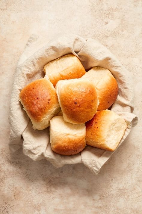 Dairy Free Dinner Rolls Recipe, Dairy Free Rolls Recipe, Dairy Free Yeast Rolls, Dairy Free Rolls, Dairy Free Dinner Rolls, Dinner Recipes Dairy Free, Lactose Free Mac And Cheese, Lactose Free Dinners, Dinner Rolls Recipe Homemade