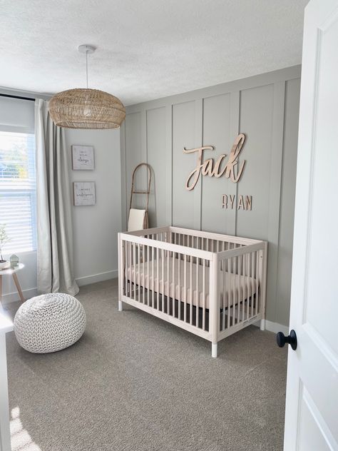 Nursery Ideas With White Crib, Nursery With Grey Carpet, Neutral Nursery With Accent Wall, Baby Accent Wall Nursery Ideas, Simple Nursery Wall, Modern Nursery Wallpaper, Khaki Nursery, Nursery Wall Ideas Gender Neutral, Neutral Nursery Feature Wall