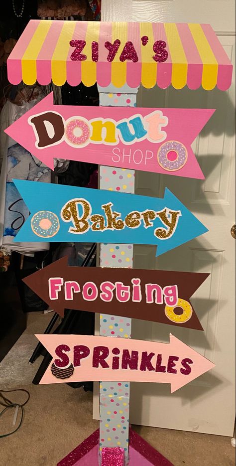 Food Carnival Decoration Ideas, Donut Shop Party, Donut Shop Birthday Party, Bake Sale Stand Ideas, Diy Candy Stand Display Ideas, Awana Store Ideas, Donut Shop Decor, Bakery Booth Design, Bakery Stall Ideas