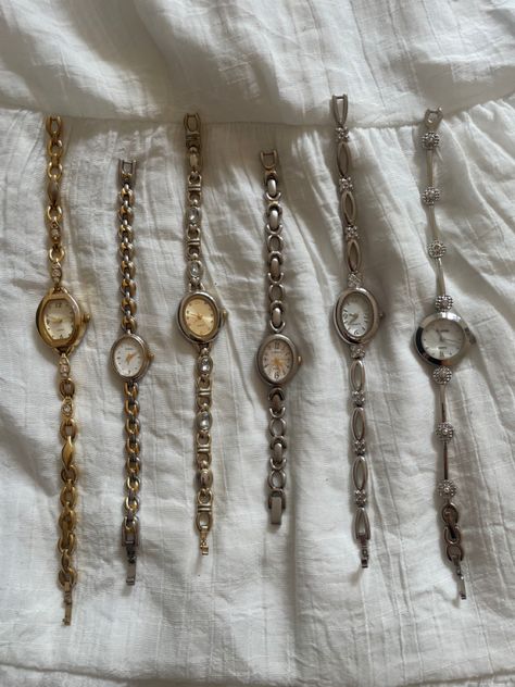 Watch Jewelry Ideas, Antique Watches Vintage, Silver Vintage Watches Women, Vintage Watches Aesthetic, Vintage Watches Women Silver, Vintage Jewelry Silver, Silver Vintage Watch, Silver Vintage Jewelry, Silver Watch Aesthetic