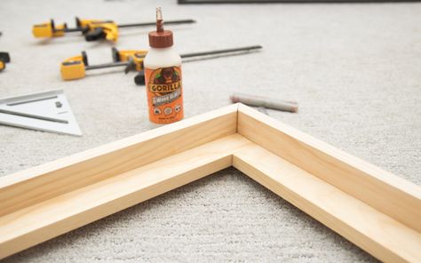 These are the boards that your canvas will be attached to.  Work on opposite sides and measure the interior width of your frame. Cut each board to this exact measurement using a straight cut. I used wood glue and clamps to attach opposite sides at the correct depth. Diy Float Frame, Diy Canvas Frame, Framing Canvas Art, Cuadros Diy, Floating Canvas Frame, Board Batten, Frame Diy, Diy Picture Frames, Soyut Sanat Tabloları