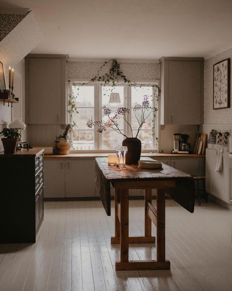 Color Palette Dining Room, Dining Room Color Ideas, Dining Room Color Palette, Emily Slotte, Room Color Palette, Kitchen Scandinavian Style, Room Color Ideas, Scandinavian Cottage, My Scandinavian Home