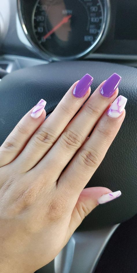 Purple Marble Nails With Glitter, Short Cute Nails Purple, Purple And White Nails Coffin, Coffin Style Nails Short Spring, Pretty Purple Nails Short, Cute Purple And White Nails, Short Nail Designs Purple And White, Light Purple Prom Nails Short, Nail Designs White And Purple