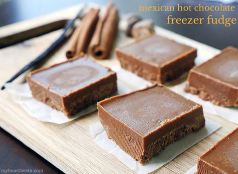 mexican hot chocolate freezer fudge by myheartbeets.com Mexican Fudge Recipe, Mexican Hot Chocolate Dessert, Mexican Hot Chocolate Fudge, Raw Snickers Slice, Paleo Candy, Healthy Candy, Grain Free Desserts, Mexican Hot Chocolate, Paleo Sweets