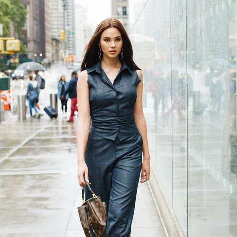 Catriona Gray | Miss Universe’s Instagram post: “#MissUniverse #CatrionaGray  Rainy days in NYC☔ - - - #MissUniverse #CatrionaGray #Pageant #MakTumang #Creation #Dress #Style #Stage #Pose…” Catriona Grey, Catriona Gray, Miss Universe Philippines, Bell Dress, Gray Instagram, Gray Fashion, Short Hairdos, Gray Earrings, Office Chic