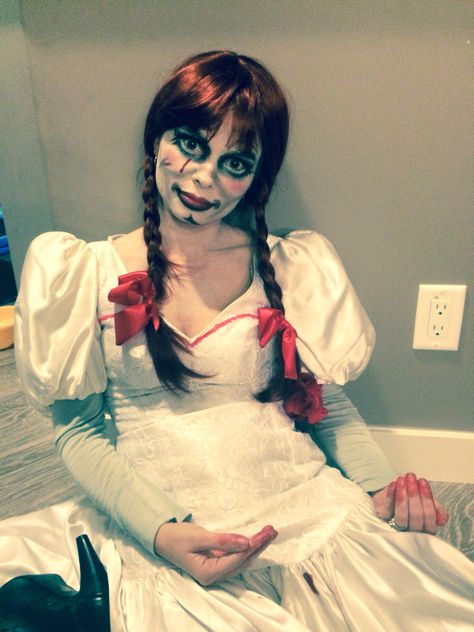 Annabelle Halloween costume Insidious Halloween Costume, Diy Annabelle Costume Women, Annabelle Halloween Makeup, Anabelle Halloween Costumes, Annabelle Costume Makeup, Halloween Costumes Annabelle, Halloween Scary Costumes For Women, Anabelle Costume Women, Annabelle Costume Women