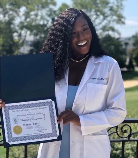 Black Women Doctors, Medicine Motivation, Nurse Goals, Black Nurses, Doctor Black, Nursing Goals, Black Success, Nursing Graduation Pictures, Black Nurse