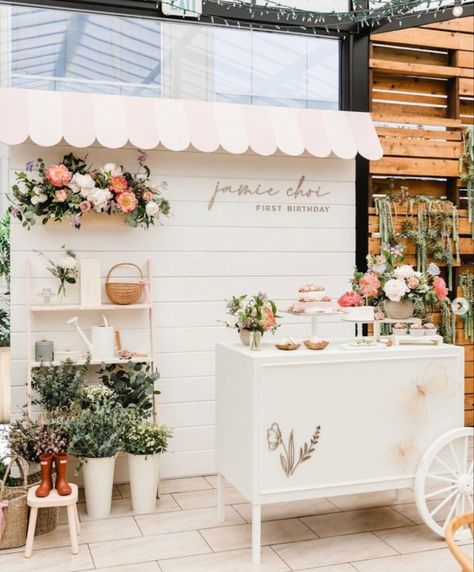 Floral Booth Display, Flower Shop Backdrop, Flower Booth Design, Diy Floral Stand, Bakery Booth Display, Flower Market Party, Bakery Booth, Milk Station, Tradeshow Booth Ideas