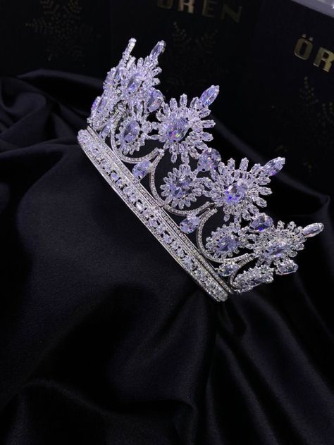 Quince Crowns Silver And Purple, Lavender Crown Quince, Purple Crown Aesthetic, Crowns For Quinceanera, Lilac Crown, Sweet 16 Crowns, Quince Crowns, Quince Crown, Purple Sweet 16