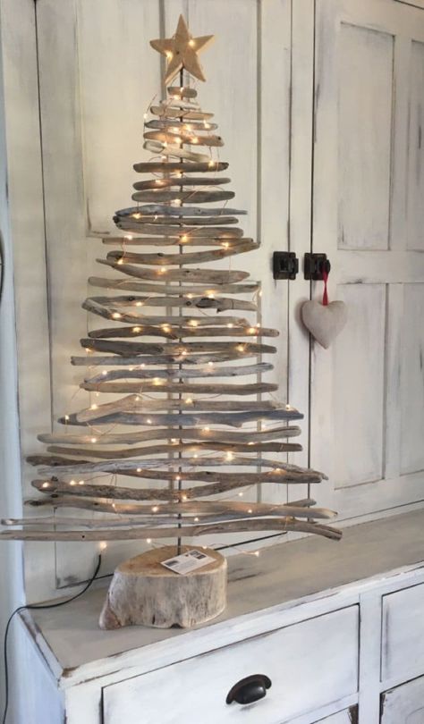 40 Ideas to Get a Modern Wooden Christmas Tree This Year Driftwood Christmas Tree, Driftwood Art Diy, Christmas Gift Basket Ideas, Gift For Mom Christmas, Food Summer, Wooden Christmas Tree, Alternative Christmas Tree, Summer Corn, Lake Food