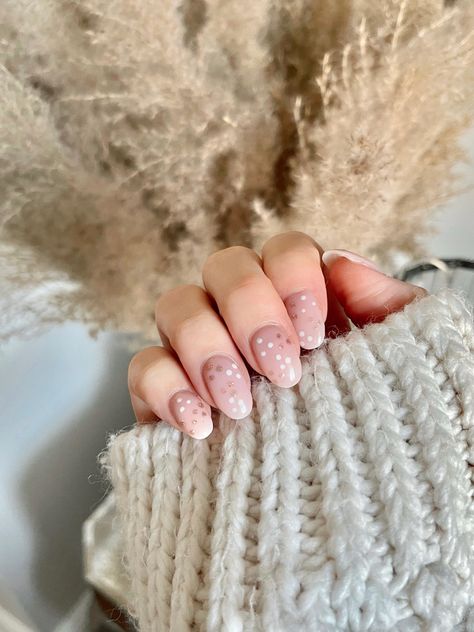 Neutral Polka Dot Nails, Nails Neutral, Dot Nails, Minimal Nails Art, Polka Dot Nails, Minimal Nails, Dots Nails, Nails Art, Nail Art Designs