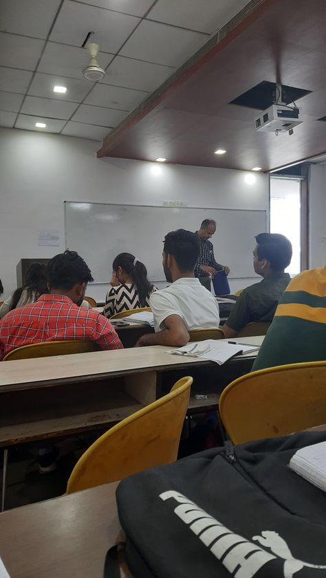 Fake Classroom Snaps, College Classroom Snap, Clg Snap, Daily Snap Ideas, Classroom Snap, Collage Snap, Aakash Institute, College Snap, Bandage On Hand Dpz