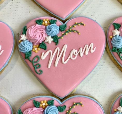 Decorated Mother's Day Cookies, Mothers Day Biscuits, Mom Decorated Cookies, Mother Day Cookies Decorated, Mother Day Sugar Cookies, Mothers Day Cookies Royal Icing, Simple Mother’s Day Cookies, Mother’s Day Sugar Cookies Royal Icing, Mothers Day Sugar Cookies Decorated