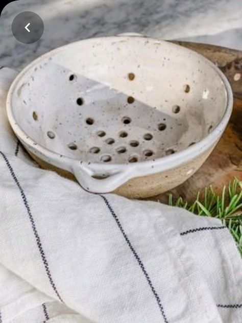 Clay Experiments, Berry Colander, Ceramic Containers, Greige Design, Pottery Candle, Pottery Handbuilding, Diy Pottery, Pottery Classes, Thrown Pottery