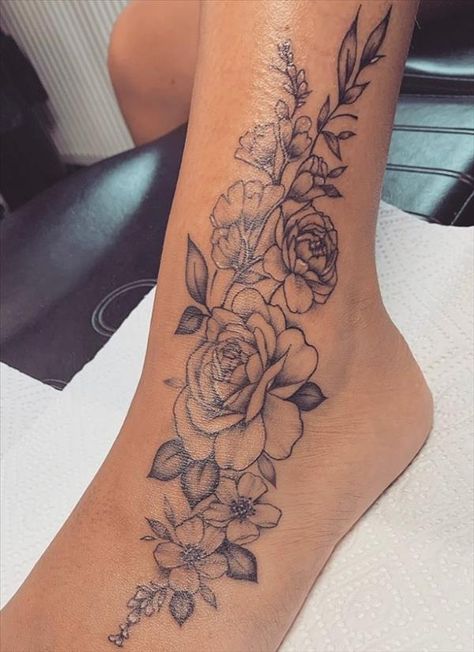 Small Foot Tattoo, Herz Tattoo Klein, Tiny Foot Tattoos, Cute Foot Tattoos, Small Foot Tattoos, Simple Tattoos For Women, Ankle Tattoos For Women, Herz Tattoo, Anklet Tattoos