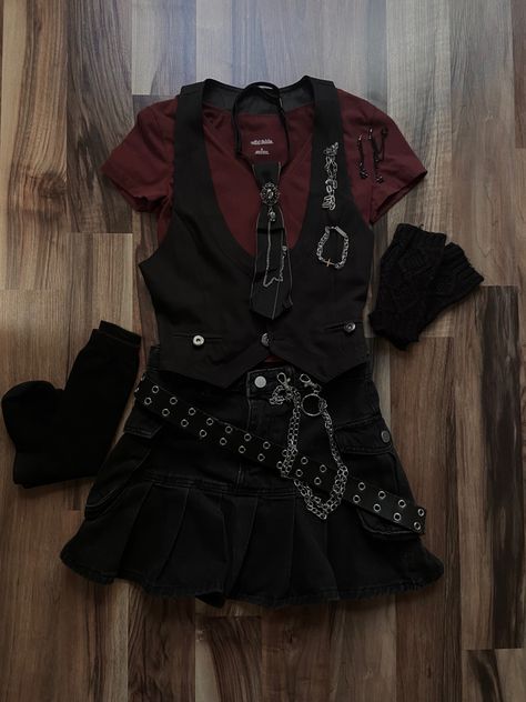 Goth Clothing Reference, Punk School Aesthetic, Alternative Fashion 2023, Grunge Things To Buy, Punk Vest Outfit, 2000 Punk Fashion, Grunge Vest Outfit, Y2k Dark Outfits, Rockstar Gf Fits