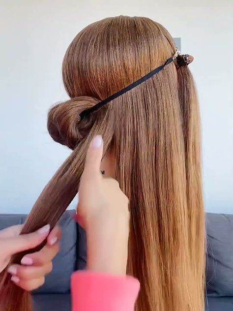 Great Gatsby inspired hairstyle in the 30 seconds #hairoftheday #easyhairstyle Easy Great Gatsby Hairstyles, Roaring 20s Hairstyles For Long Hair Gatsby, Gatsby Updo For Long Hair, Easy 20s Hairstyles For Long Hair, Gatsby Long Hairstyles, Easy Gatsby Hair, 1920 Flapper Hairstyles, Simple 1920s Hair, 1920s Hairstyles Tutorial