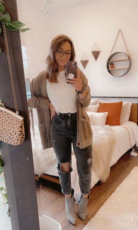 Cute Casual Church Outfits, Cute Fall Church Outfits, Thrift Style Outfits, Sunday Outfit Church Casual, Barista Outfit, Barista Outfits, Church Outfit, Cute Modest Outfits, Crisp Autumn