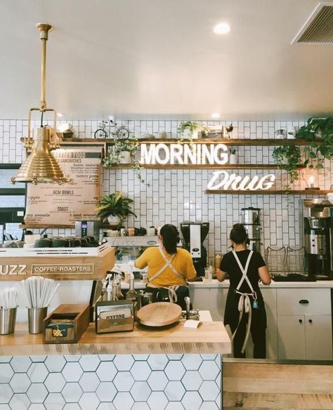 Better Buzz Coffee | “Life’s better buzzed,” is the motto at this California java stop, and we couldn’t agree more. Roasting all their own coffees, Better Buzz sells premium beans in an easy-going atmosphere. | Photo Credit: Adam Szafranski Retail And Coffee Shop, Open Kitchen Coffee Shop, Coffee To Go Design, Cute Coffee Shop Interior, Boho Coffee Shop, Better Buzz Coffee, Display Visual Merchandising, Café Design, Coffee Life