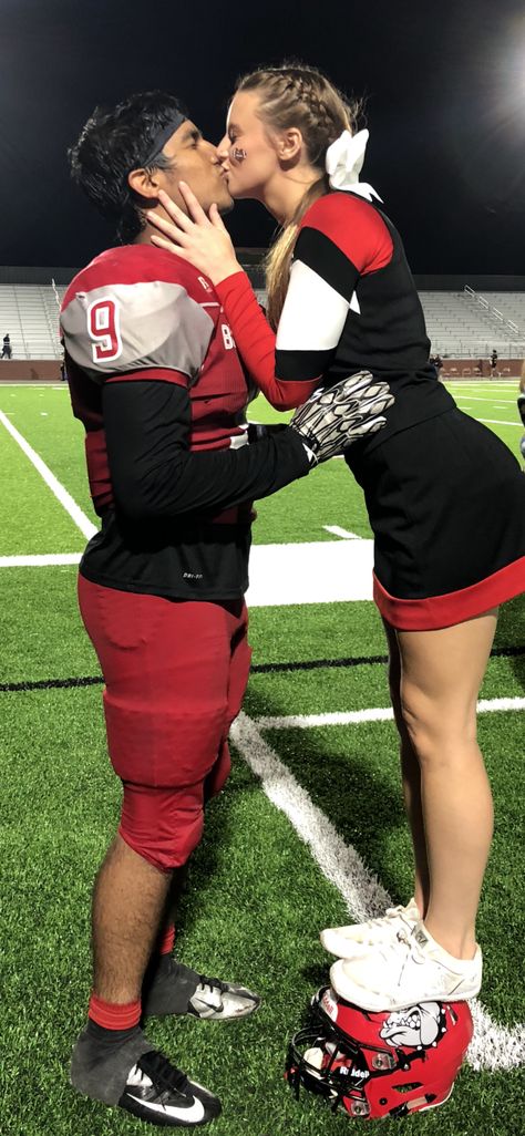 Cliche Couple Pictures, Football Players With Girlfriend, Cheerleading And Football Couples, Footballer And Cheerleader Couple, Cute Couple Pics Football And Cheer, Cheerleader Gf And Football Bf, Football Boyfriend And Cheerleader Girlfriend, Couple Picture Ideas Football Game, Cheer Girlfriend And Football Boyfriend