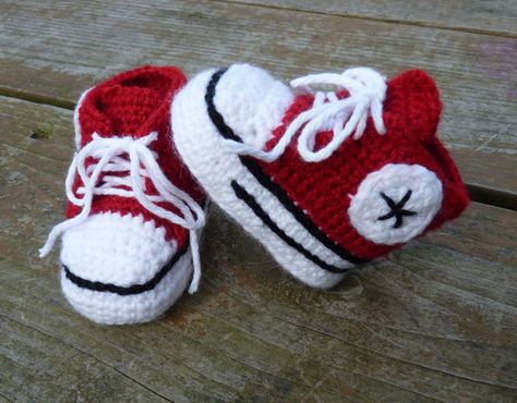 Crochet Baby Converse, Crochet Pillow Case Pattern, Crochet Patterns Free Women, Crochet Patterns Baby Girl, Free Baby Patterns, Crochet Pillow Cases, Crochet Cat Hat, Baby Converse, Easy Crochet Patterns Free