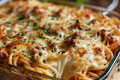 Baked Cream Cheese Spaghetti - CookesRecipes Pasta Recipes, Baked Cream Cheese, Cream Cheese Spaghetti, Baked Cream Cheese Spaghetti, Creamy Pasta Dishes, Cheese Spaghetti, Creamy Pasta, Pasta Dish, Pasta Dishes