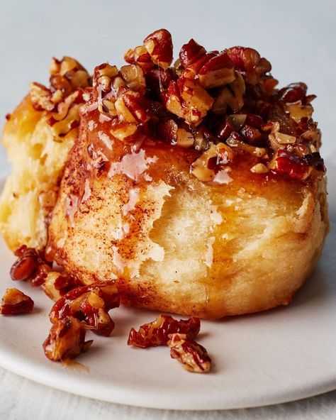 Sticky Bun, Dessert Breads, Sticky Buns Recipes, Maple Recipes, Pecan Sticky Buns, Breakfast Pastry, Breakfast Goodies, Buns Recipe, Baked Rolls