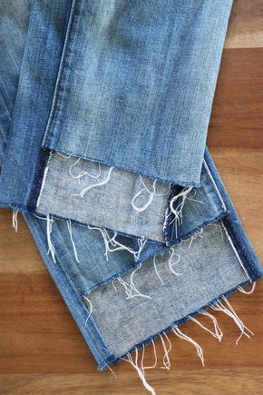 Raw edge step jeans DIY tutorial inspired by a pair of Vetements, worn by Pernille Teisbaek, during London Fashion Week #diy #crafts #refashion #tutorial #styletips Ripped Hem Jeans, How To Make Ripped Jeans, Fringed Jeans, Jeans Hem, Diy Distressed Jeans, Diy Ripped Jeans, Shredded Jeans, Pernille Teisbaek, Diy Vetement