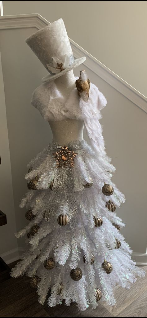 Dress Form Christmas Trees, Bodice Christmas Trees, Wedding Dress Christmas Tree, Maniquin Christmas Trees, Manaquin Christmas Tree Diy, Christmas Manequin Ideas, Manakin Christmas Tree, Christmas Manaquin Ideas, Dress Form Christmas Tree Ideas