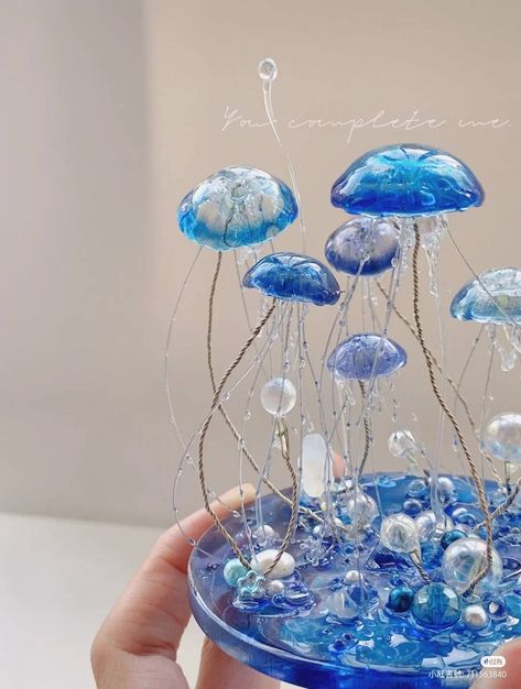 Jellyfish Recycled Art, Jellyfish Glass Art, Recycled Art Ideas, Teachers Day Drawing, Diy Jellyfish, Jellyfish Pictures, Ocean Diy, Alice In Wonderland Flowers, Beachy Art