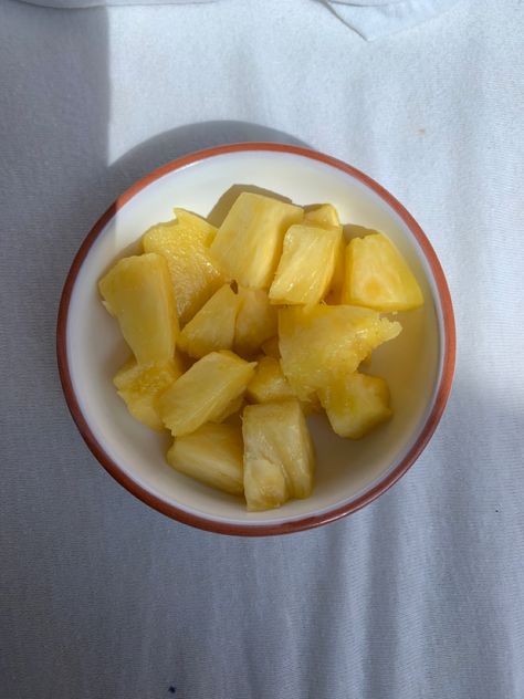 Essen, Summer Fruit Aesthetic, Eating Pineapple, Fruit Aesthetic, Pineapple Bowl, Recovery Food, Snack Healthy, Pineapple Fruit, Canned Pineapple