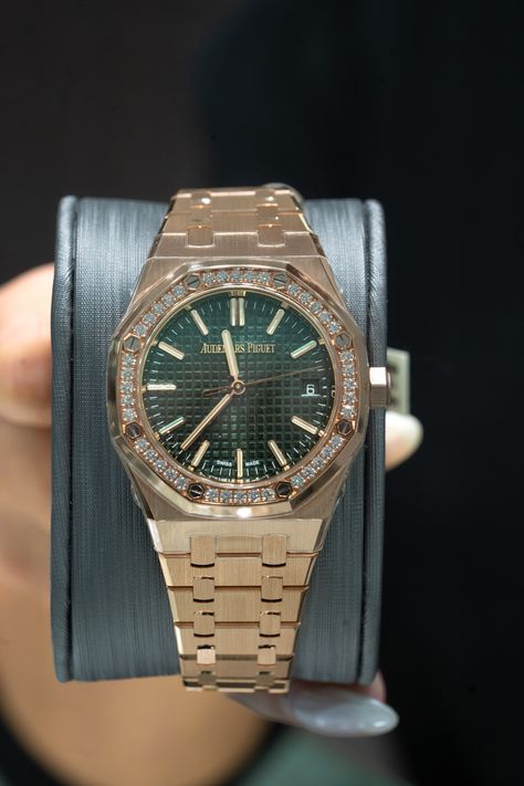 Gold Diamond Watches, Rolex Watches Women, High End Jewelry, Fancy Jewellery Designs, Antique Bridal Jewelry, Fancy Jewellery, Jewelry Lookbook, Classic Watches, Luxury Watches For Men