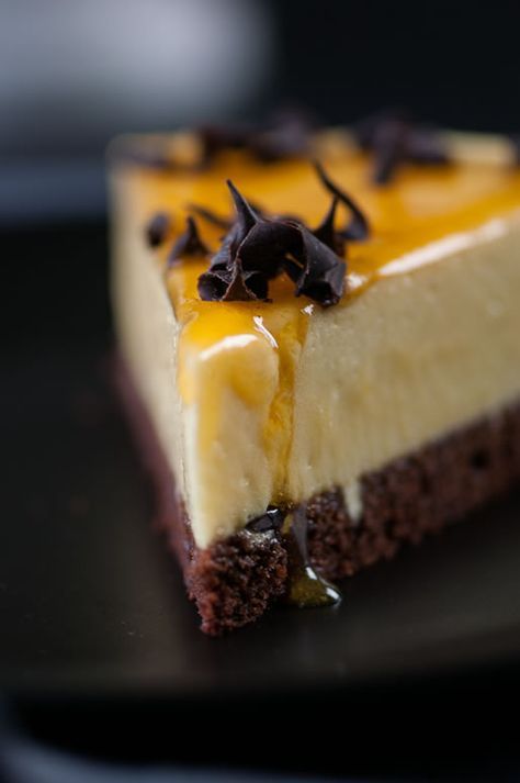 Passionfruit Mousse, Passion Fruit Mousse, Mousse Cake Recipe, Layered Dessert, Fruitcake Recipes, Bar Recipes, Mousse Recipes, Mouse Cake, Cake Board