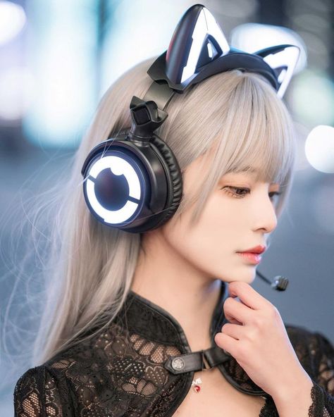 Headphones Drawing, Cat Ear, Figure Drawing Reference, Gaming Headset, Noise Reduction, Cat Ear Headphones, Over Ear Headphones, Headset, Headphones