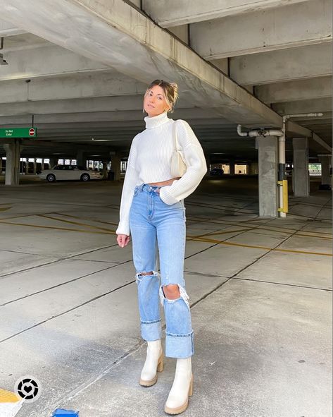 White Top And Jeans Outfit Winter, Styling White Turtleneck, White And Blue Winter Outfit, Blue Jean Winter Outfits, White Top Winter Outfit, How To Style A White Turtleneck, White Turtleneck Outfit Aesthetic, White Turtleneck Outfit Winter, Cozy Date Outfit